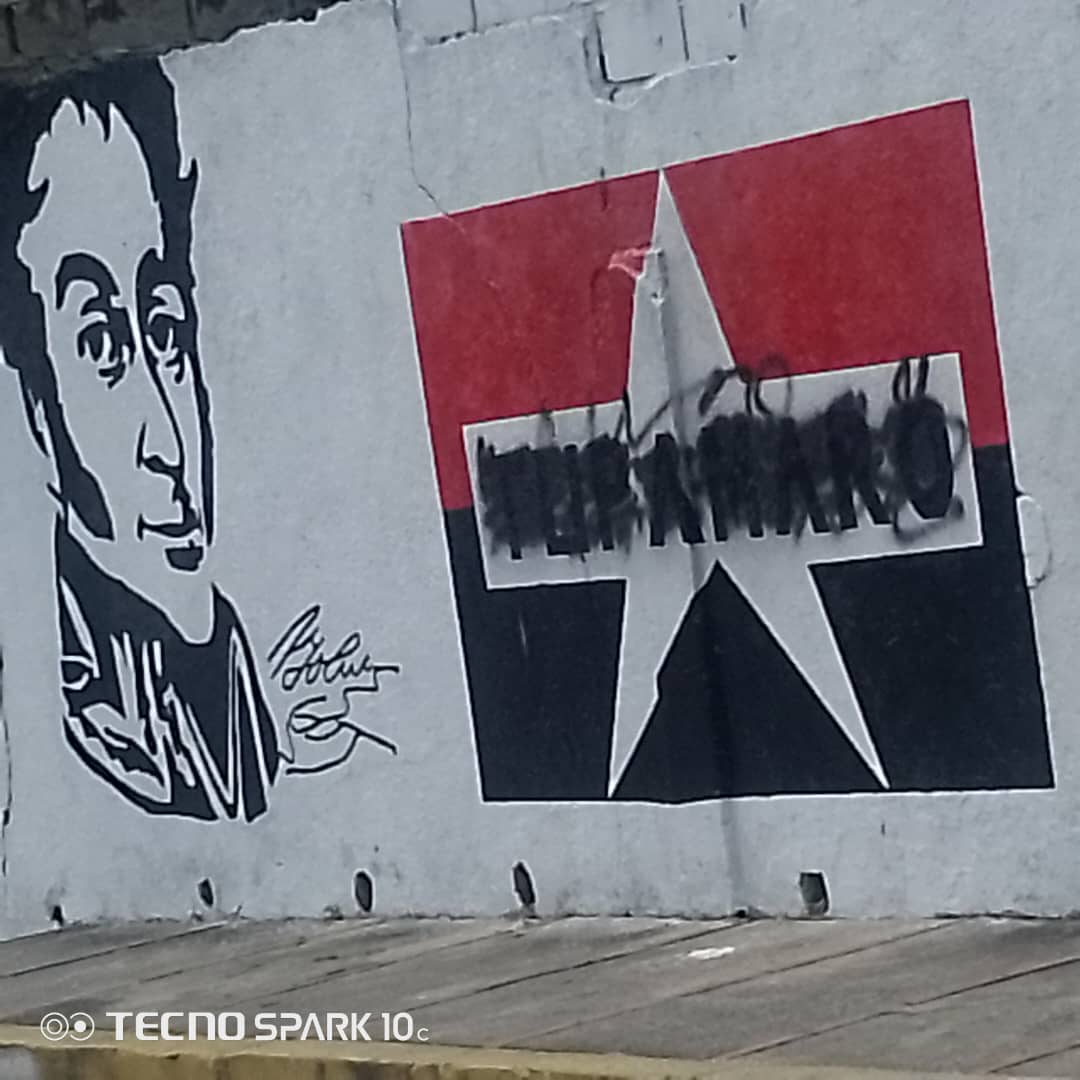 Desde la secretaria de los obreros y trabajadores del campo y la ciudad del <a href="/Sucre_MRT/">Sucre_MRT</a> rechazamos las acciones fascista del alcalde <a href="/EnriqueG_ORL/">Luis Enrique Guillén</a> por el ataque a nuestro símbolo a nuestra bandera de lucha roja y negra.
@TupamaroEjemploDeLucha.