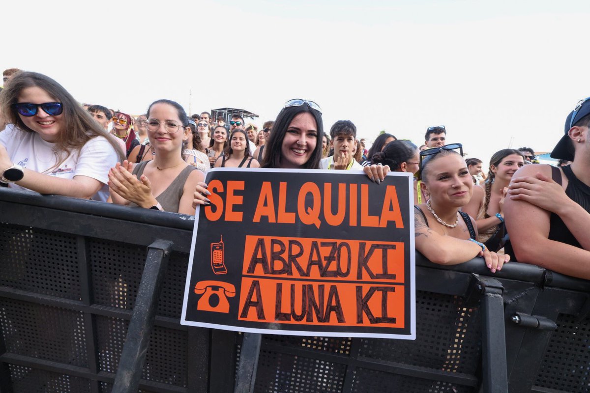 cabodeplatafest's tweet photo. Escucha atentamente a @LUNAKI y evita al farmacéutico. 🫠
#CabodePlata #CabodePlata2024 #Caboplateros #Barbate #festival #lunaki https://t.co/VoRCSSQtrt