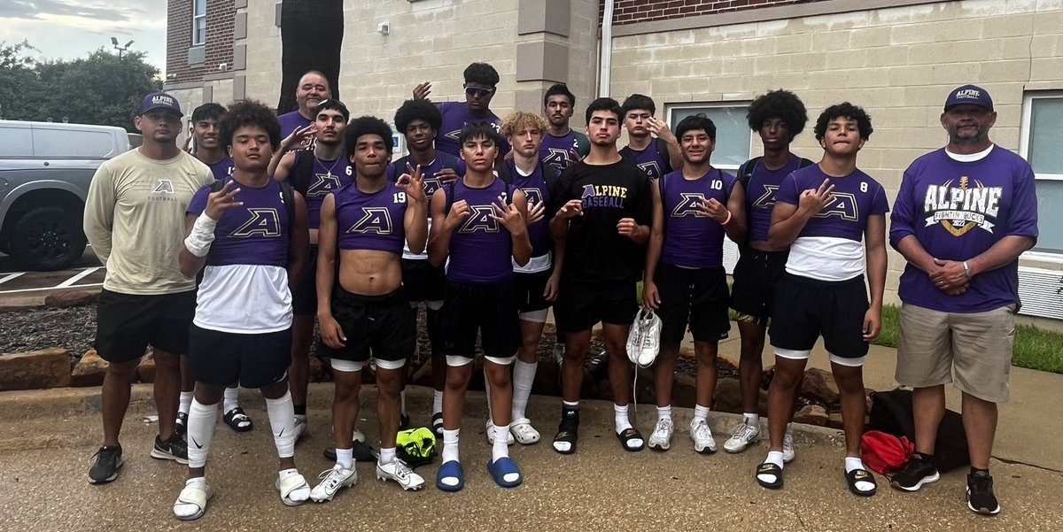 Dropped a heartbreaker to the defending State Champions Miles Bulldogs 14-13. Super proud of these boys!!! Looking forward to the fall!!
#boysoffall #buckfootball