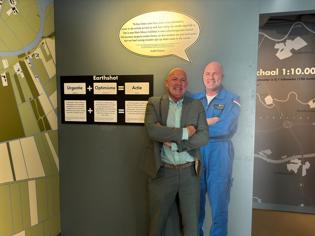 Tien jaar geleden opende de beroemde astronaut André Kuipers de zaal "Powers of Ten" in ons museum. Vandaag was hij even terug op het fort als spreker tijdens het #playinbusiness event. #geofort #andrekuipers