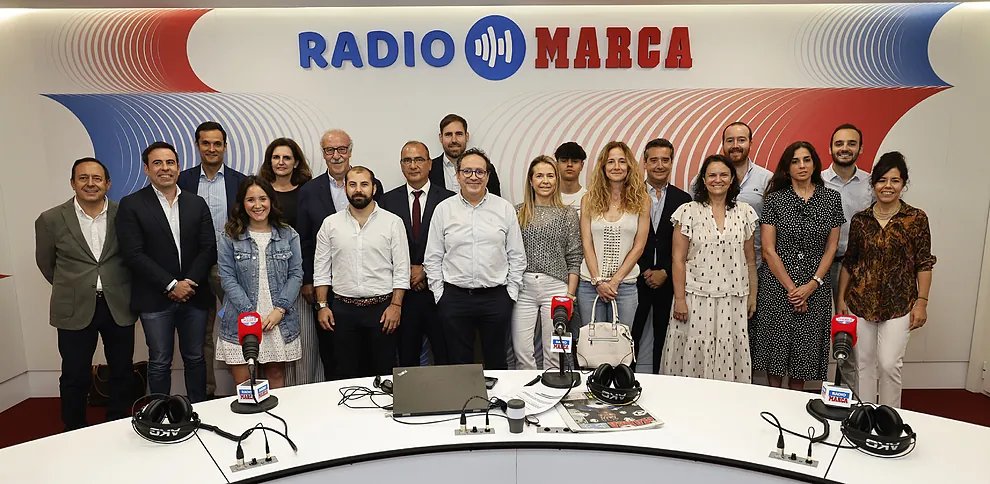 📻Hoy 𝐑𝐚𝐝𝐢𝐨 𝐌𝐚𝐫𝐜𝐚 ha estrenado nuevo 𝘦𝘴𝘵𝘢𝘥𝘪𝘰 con el mejor padrino posible 𝘝𝘪𝘤𝘦𝘯𝘵𝘦 𝘥𝘦𝘭 𝘉𝘰𝘴𝘲𝘶𝘦

🔴Puedes ver el estreno en Youtube: youtube.com/watch?v=zqTnl9…