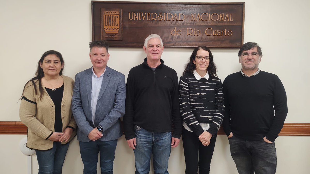 SeCyTUNRC's tweet photo. Por @camaradelmani, Edoardo Francazani, por @fundacionmaniargentino, Claudio Urquiza y Renata Cantoro visitaron la #unrc en un encuentro abierto con grupos de investigación, extensión, docencia y posgrado vinculados a la temática #mani. https://t.co/Yxu7a64u9j