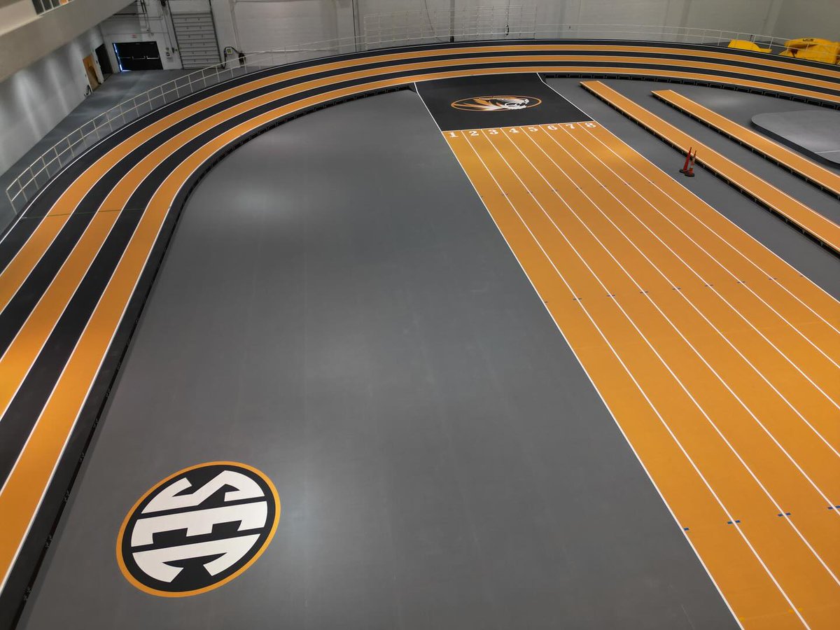 Kiefer_USA's tweet photo. @Mizzou now has a top-tier @MondoSport_USA  #bankedtrack meticulously installed by a highly skilled and dedicated team of installers. Kudos to all the team members @Kiefer_USA whose efforts contributed to the success of this project!👏🏆#Mizzou https://t.co/dYzNGbT7jq