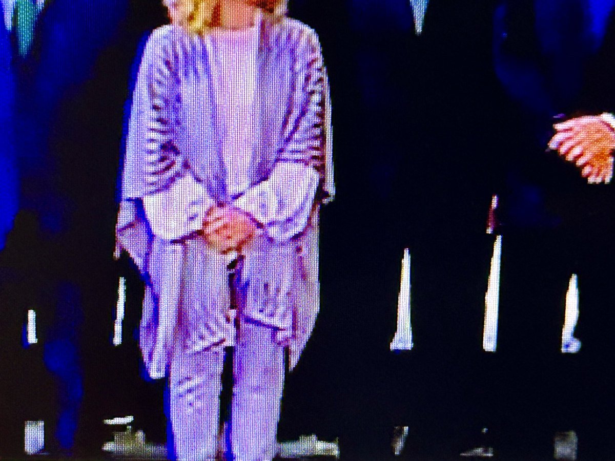 petronillarusso's tweet image. Che dire della nostra Presidenta del Consiglio con la vestaglietta? #blob 
Ma che cccarinaaaaa
#blob35 #neuroblob 
@BlobRai3