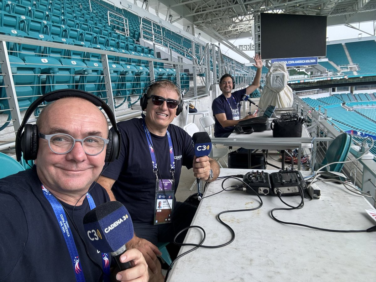 golgigli's tweet photo. El Equipo de @Cadena3Com en la Copa América USA 2024, desde el Hard Rock. @LambertiMarce @MontiRaul @GeoMonteagudo Cynthia Zak https://t.co/LKZGx1REj7