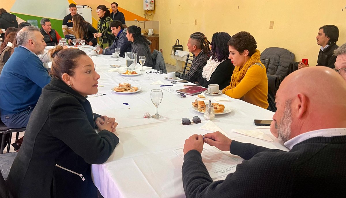 Adry_Cano's tweet photo. 🏛 Trabajo legislativo en el sur provincial. 

Hoy, los bloques de Senadores y Diputados del PJ, visitamos General Alvear, donde continuamos federalizando el trabajo legislativo territorial, para estudiar temas regionales y coordinar acciones a seguir.

#Peronismo https://t.co/LnHJberuuo