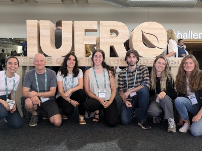 paqlab_uqam (@paqlabuqam) on Twitter photo PaqLab in Stockholm! Congratulations to all current members (<a href="/MeganeDeziel/">Mégane Déziel</a>, David, Charlotte, @SarahTardif0 and @Paq_Al), as well as former postdocs (<a href="/RitaSSilva/">Rita Sousa-Silva</a> and @kaisa_rissanen) for their excellent presentations at the <a href="/IUFRO/">IUFRO</a> world congress in Stockholm this week 👏 PaqLab in Stockholm! Congratulations to all current members (<a href="/MeganeDeziel/">Mégane Déziel</a>, David, Charlotte, @SarahTardif0 and @Paq_Al), as well as former postdocs (<a href="/RitaSSilva/">Rita Sousa-Silva</a> and @kaisa_rissanen) for their excellent presentations at the <a href="/IUFRO/">IUFRO</a> world congress in Stockholm this week 👏