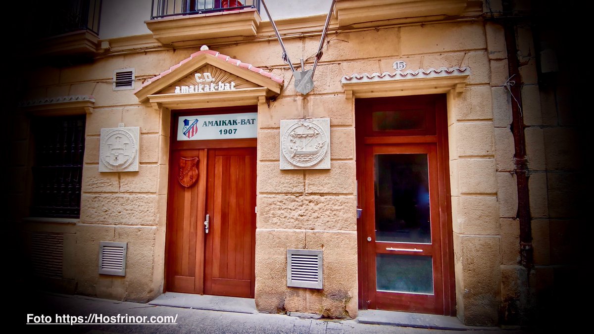 Alde zaharra Donostia San Sebastián. Instalando los grandes fogones en esta actual reforma de Amaikak Bat, Sociedad fundada en 1907. Parte Vieja <a href="/Hosfrinor/">Hosfrinor</a> 
-
(“Entusiastas de todo lo nuestro, de todo aquello que despida el amable perfume “koskhero”)