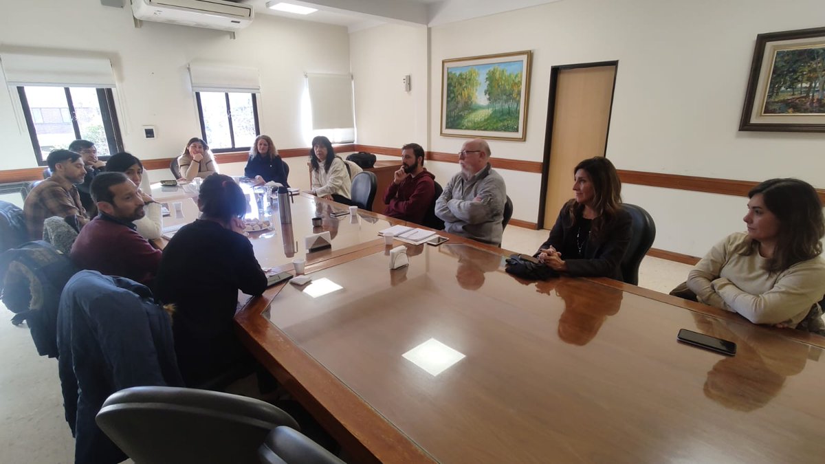 SeCyTUNRC's tweet photo. Encuentro con grupos de investigación, extensión, docencia y posgrado de todas las unidades académicas vinculados a la #bioeconomía. En esta primera intancia, se abordaron temas de acercamiento a labores conjuntas en la posibilidad de promover acciones de índole científica. https://t.co/p3cye7eE7Y