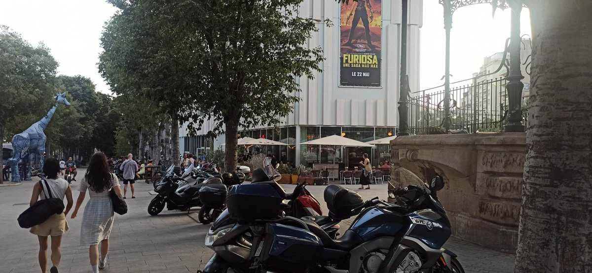 jacquesantoine's tweet photo. Place piétonne transformer en parking.
León Blum  en penserai quoi ?
Est  ce digne de cette figure de Gauche 
@yann_ohanessian @BenoitPayan @PrintempsMRS https://t.co/j4QfIz6DH7