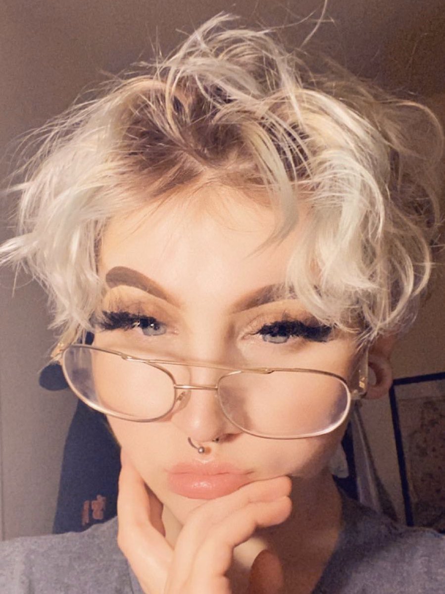 i've posted these on my main but here's some again 🥰🥰