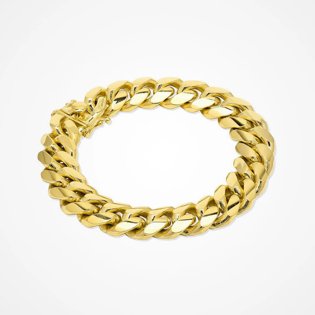 GittelsonJewel's tweet image. Introducing the Desmos Italia Miami Cuban Gold Bracelet – an embodiment of unparalleled elegance and enduring sophistication. 💛 Transform your ensemble and make a bold statement of unrivaled class.

gittelsonjewelers.com/product/desmos…

#gittelsonjewelers #cubanbracelet #cubanchain #gold