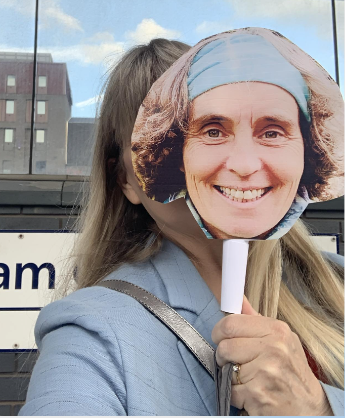 CreativeSTAR's tweet photo. was an amazing day. Thank You
@ITLWorldwide to all at #ITL30 party - my sister is going as me! You will not mistake who she is - see photo. Her battery is running low so if you can take photos and send them to me that would be much appreciated. TIA https://t.co/0lgeZ8ar89