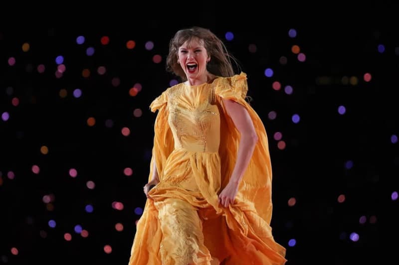 olidolly9's tweet photo. ⭐️ Coucou ! Aujourd’hui en cette journée un peu spéciale, j’ai envie de vous parler de mon expérience vécue aux 3 concerts de @taylorswift13  – The Eras Tour, puisque j’attendais cela depuis si longtemps ❤️ 
https://t.co/UMStAv7X7y

@taylornation13 #taylorswift #TheErasTour https://t.co/Toy66zK9f2