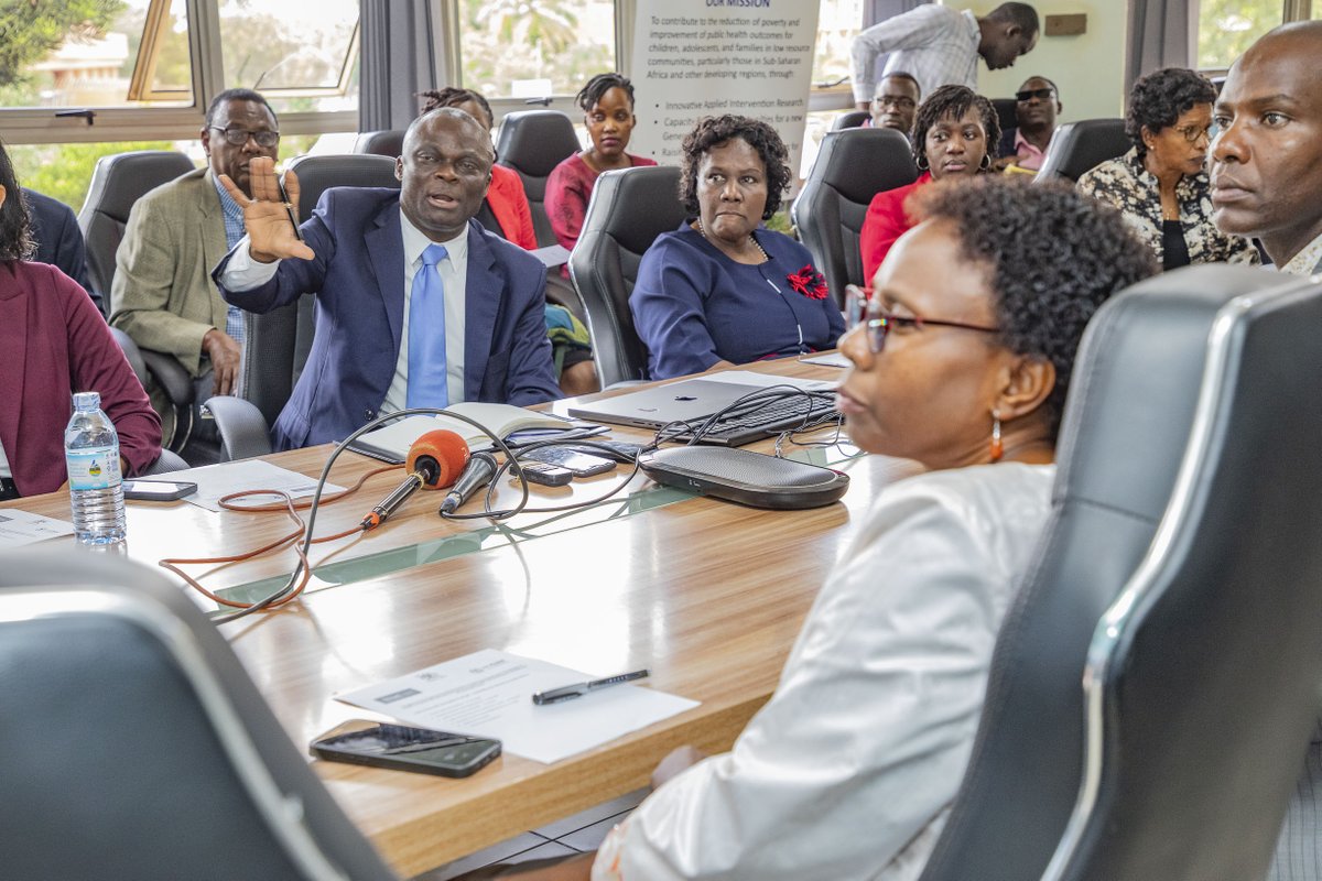 WashU_ICHAD's tweet photo. Applause for the brilliant presentation by Prof. Fred Ssewamala on #ICHAD and @WUSTL's research and capacity-building programs! 🌟 These training initiatives have empowered many Ugandans, driving forward global health research and creating a generation of researchers. 🌍👏🏾 https://t.co/8974bdX2YC