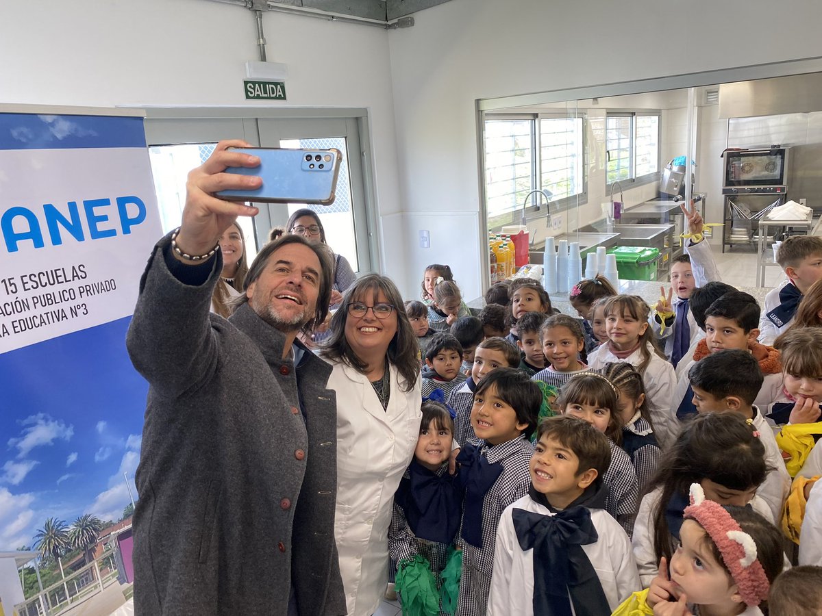 LuisLacallePou's tweet photo. En la inauguración de Escuela n. ° 408 de tiempo completo Villa García, en el departamento Montevideo. https://t.co/mV9pQ8dCq1