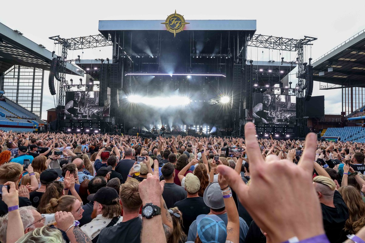 foofighters's tweet image. BIRMINGHAM!!! 🤘

Photos by Peter Medlicott