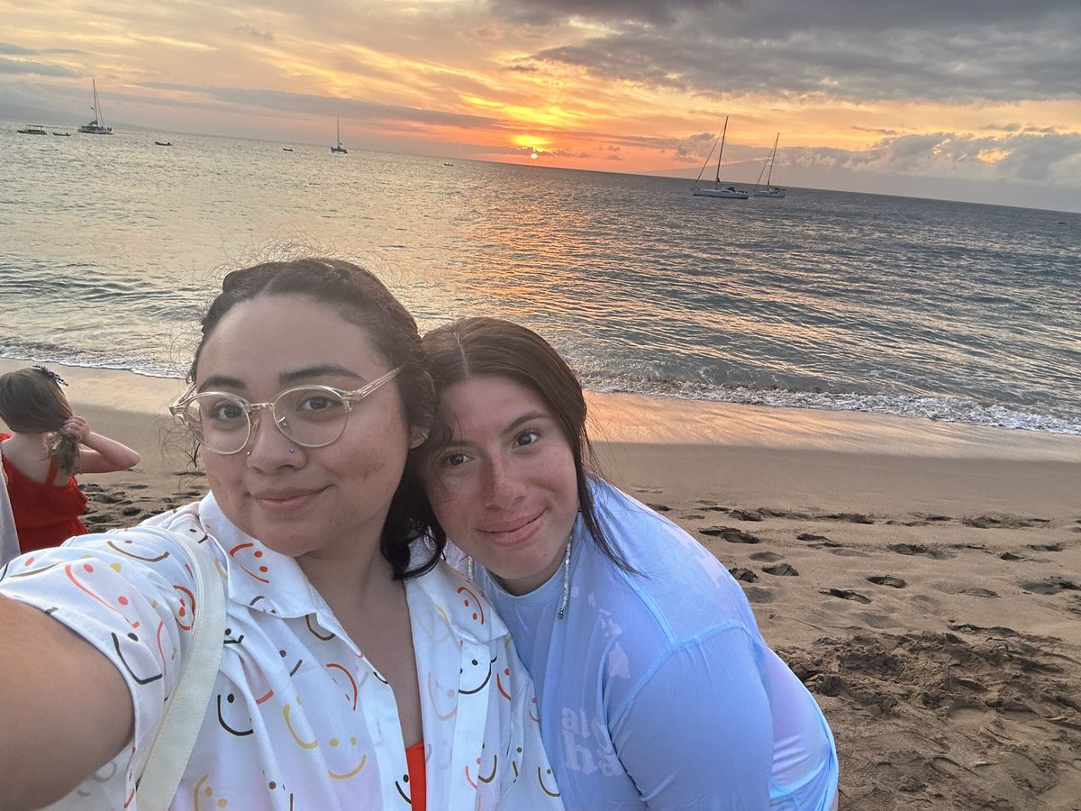 Ms_JerezR's tweet photo. SUNSET SELFIE: Nothing like the sunset from Hawaii 🥰 
#WeAreHaskett #HJHSUMMER24 https://t.co/4vFYAk78KM