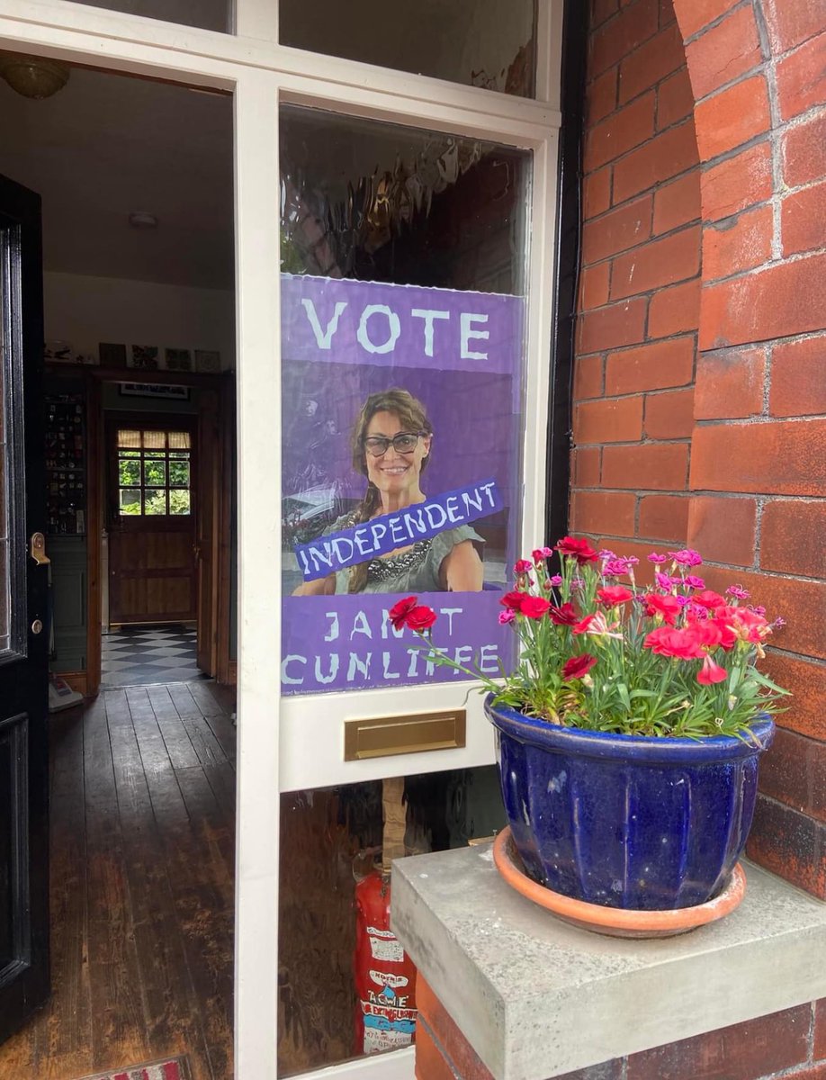 Jliffe's tweet photo. Someone just sent me thi photograph of their front door in #Wigan #VoteIndependent on #IndependenceDay2024 Say no to the #Duopoly #LabourTorySameOldStory No to #privatisation & career politicians. No to #sewage in our waterways. And YES to peace & justice #GE2024 https://t.co/HWn4SyOIdp