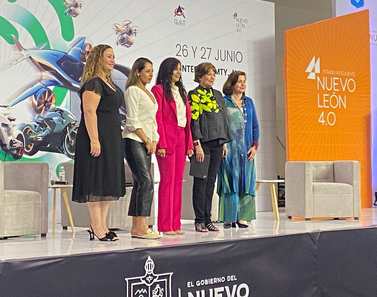 mofloresb's tweet photo. Esta semana estuve en #Monterrey participando en #IMOFSummit
Compartí panel sobre #mujeres en STEAM con Sofialeticia Morales, Fernanda Guarro, Marcela Barreiro y Clelia Hernández; además tuve oportunidad de visitar a parte de nuestro equipo. 😀 https://t.co/xDe1xDYXnS