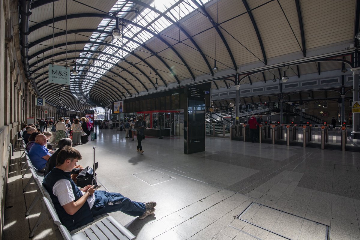 Doesn’t matter how many times I pass through Newcastle Central Station, I am always in awe of its splendid roof, it’s breathtaking beauty captives my mind every time. #newcastlecentralstation #incrediblestructures #railwayphotography #railwayphotographer @lner <a href="/networkrail/">Network Rail</a>