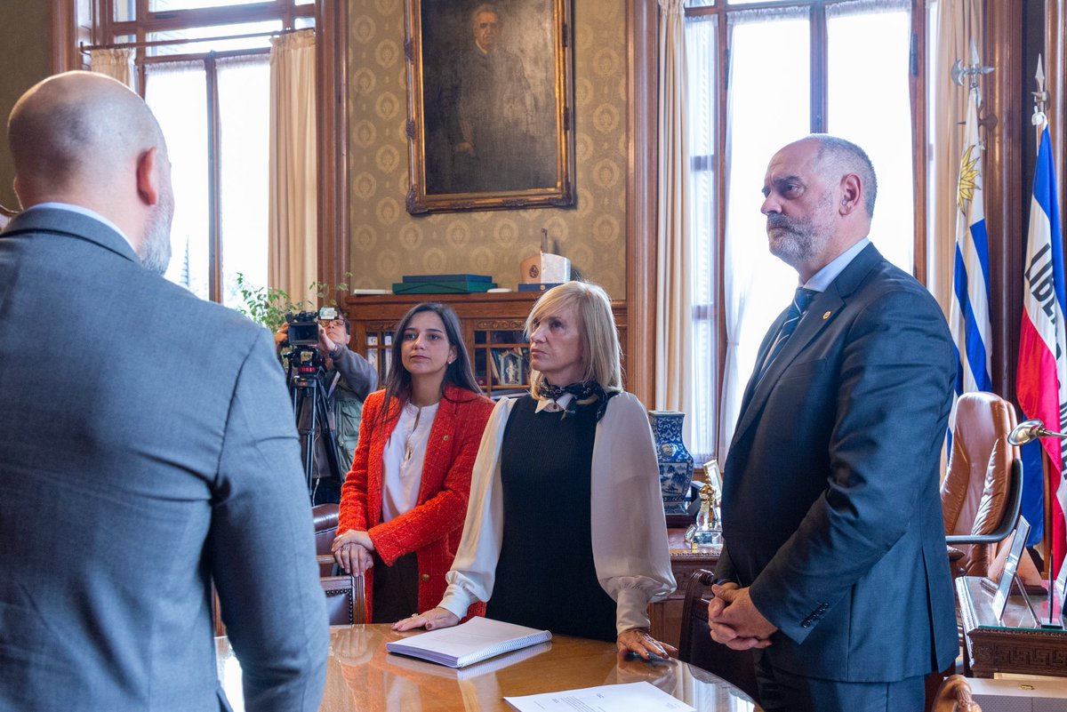 Parlamento del Uruguay tweet media