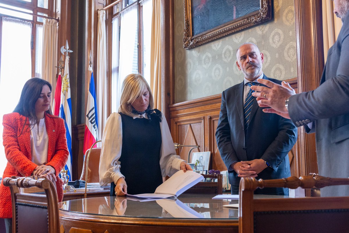 Parlamento del Uruguay tweet media