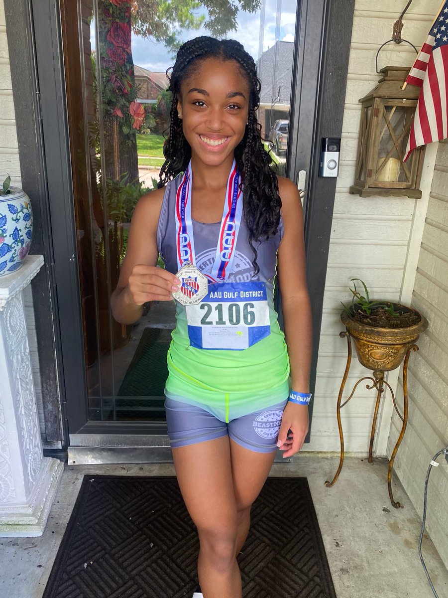 patriciaruns08's tweet photo. Punched my ticket to Nationals! I’m so grateful to have qualified to the AAU Junior Olympics in Greensboro North Carolina in the 800m by placing 2nd overall. Praising God! 🙌🏽 #NationalsBound #UpcomingJunior https://t.co/1fh0gJkUmk