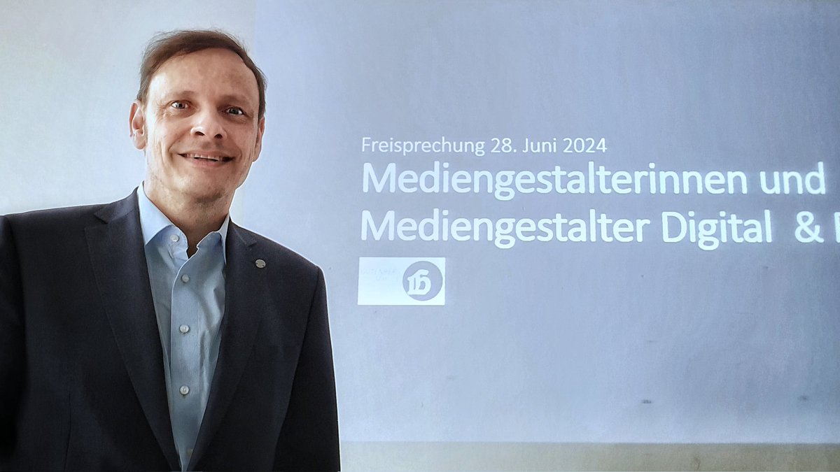 mediengutachter's tweet photo. 2024-06-28 #Freisprechung der #Mediengestalter Digital &amp; Print 2024 an der #Gutenbergschule FFM. #Frankfurt RheinMain ist #WorldDesignCapital 2026. Wie wirkt sich generative KI auf die Zukunft des Mediengestalters aus?
#media #design #medientechnik #acquittal #kreativwirtschaft https://t.co/wbNIxtsEhS