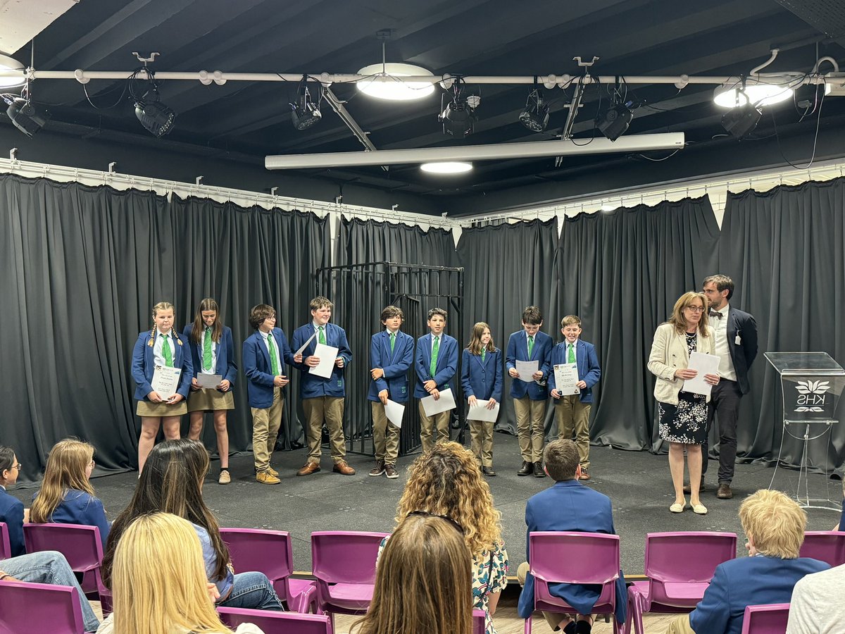 KewHouseHmn's tweet photo. Dropped into the theatre this afternoon to see the awards announced for the Year 7 Science Fair. The parents and staff celebrated the achievements of the children, lots of great work on display. Well done to colleagues in the @KewHouseScience department! @KewHouseSchool https://t.co/2iYKxnBcUl
