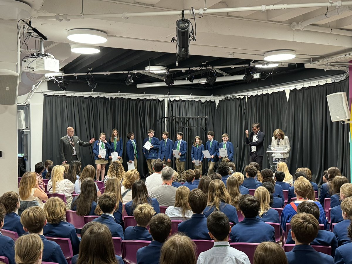 KewHouseHmn's tweet photo. Dropped into the theatre this afternoon to see the awards announced for the Year 7 Science Fair. The parents and staff celebrated the achievements of the children, lots of great work on display. Well done to colleagues in the @KewHouseScience department! @KewHouseSchool https://t.co/2iYKxnBcUl