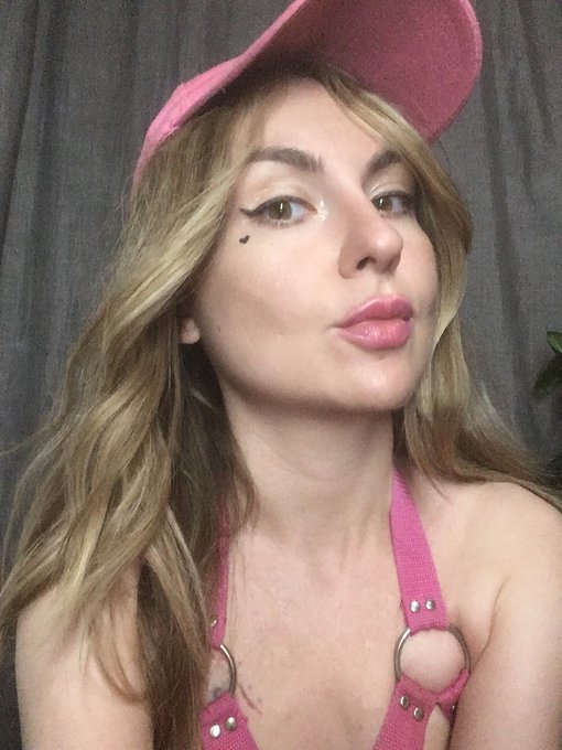 Online right now at Chaturbate! ❤️ https://t.co/Fb7I2f2MQT 📷 @CamAngelsLive__ @BaddieSupreme @CultKittens @subzero_26 @Scarlett_mudpup @alllpromo @Dance4meee @camangelspromo @3434Cmg @PromoCamming @luvlegsnheels @Hottest_BabesRT