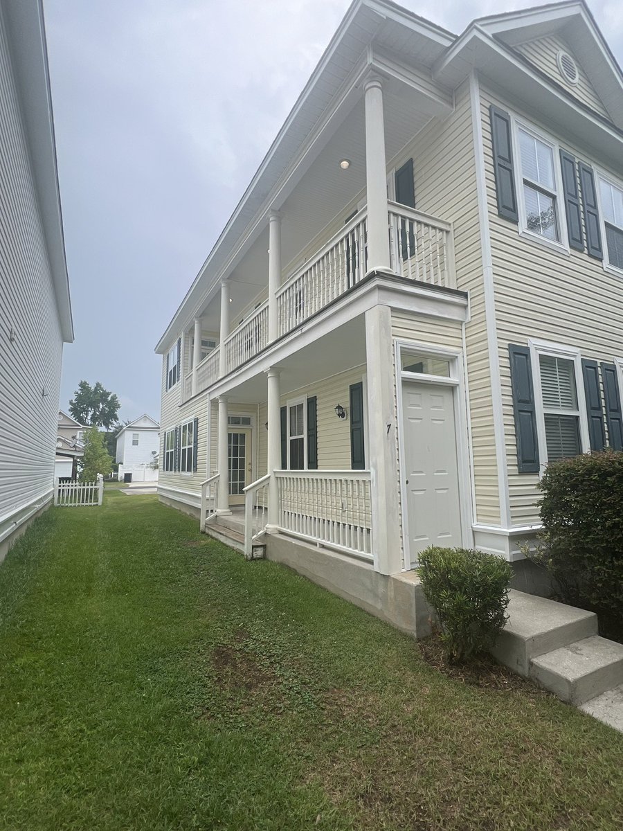 PNPRE's tweet photo. 🔥 COMING SOON 🔥 
Fabulous 3 bedroom, 3 bath home in the gated community of Westbury Park- Bluffton, SC

NEW
• Flooring
• Interior Paint 

All this for <$400,000!

PNPRE @dunesrealestate 
☎️ 843-842-0804
✉️ pnp14@msn.com
🌎 https://t.co/NG0aN49PNx https://t.co/GRNaqR8dta