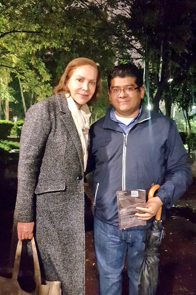 osvaldocp's tweet photo. #Rutila por fin recuperó la razón y ya dejó descansar los huesos de mamá Jacoba. ¡Excelente actriz! La gran @Anaberthaespin 👏🏻👏🏻👏🏻🇲🇽💙🙌🏻 inolvidable trabajo en #PuebloChicoInfiernoGrande @detlnovelas1 https://t.co/ehSwavr5oZ