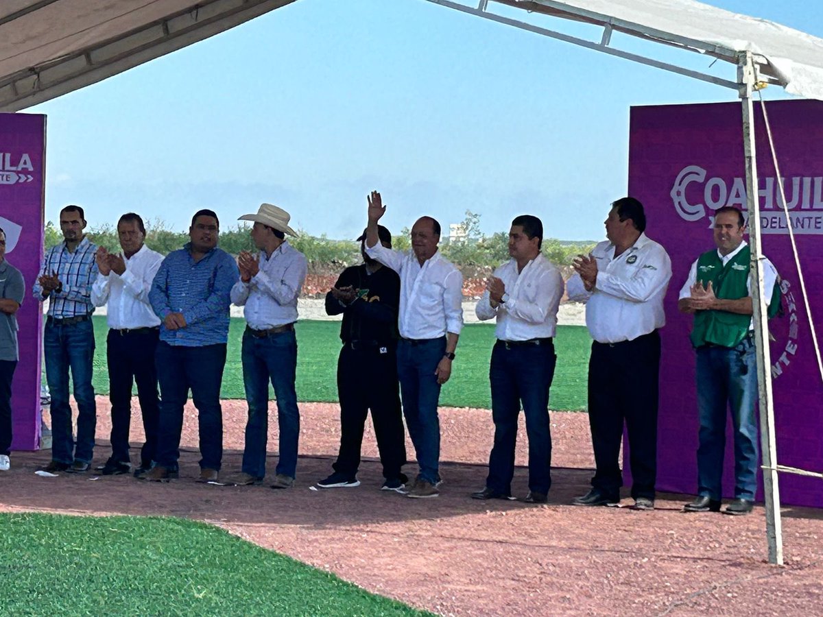 Un gusto acompañar al Gobernador a la inauguración del campo de baseball en la universidad Tecnológica de la Región Carbonífera