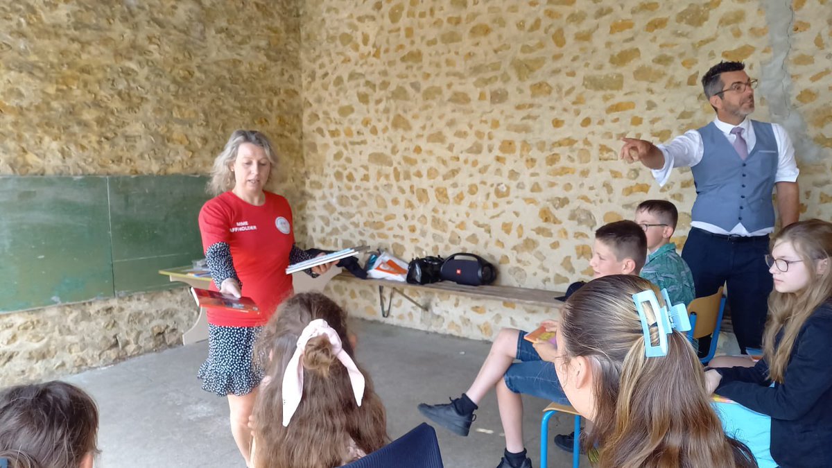 Petits reporters de la mémoire de l’école primaire publique de Ste Gauburge -Échauffour. Félicitations pour la mention : implication des élèves dans des projets de commémoration locale. #80ème débarquement <a href="/dsden61/">DSDEN61</a> Merci pour la réflexion sur le prix de liberté et la paix.