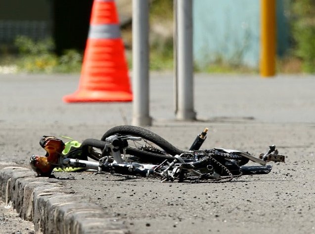Pocos posts/tweets/comentarios del ciclista asesinado por el auto ayer....me llama la atención, es como que a muchos les pasan las cosas por delante y no reaccionan o naturalizan la... muerte, será?? 😮 De locos, van casi 100⚰️ en el año, es una locura ...dimensionemos por favor!