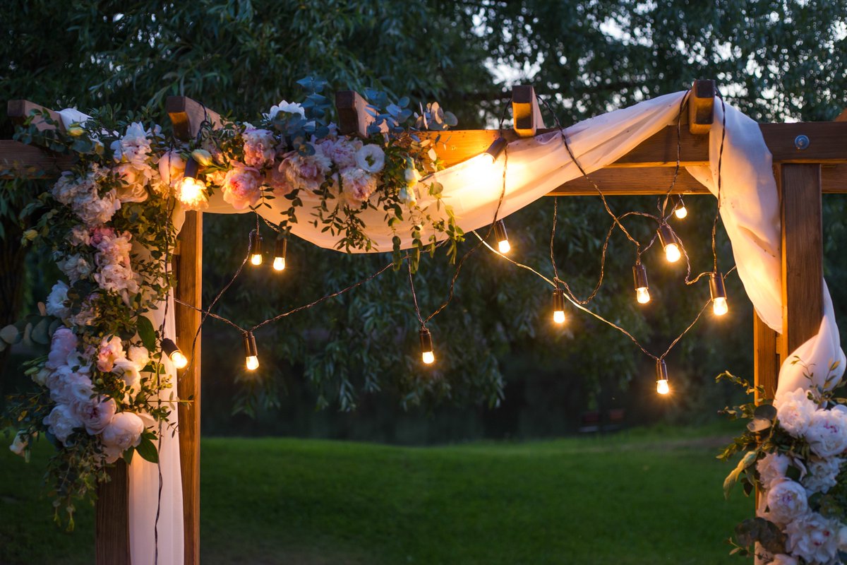 Tip of the Week: Use string lights and lanterns for a magical evening ambiance. Perfect for outdoor weddings.

#WeddingTips #EveningWeddings #EventStyling