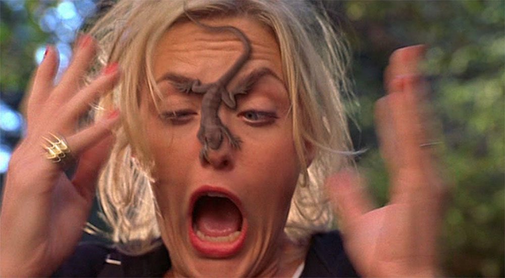 notgwendalupe's tweet photo. the twins putting a lizard on meredith's bottle in 'the parent trap' https://t.co/fLWEX1Qocg