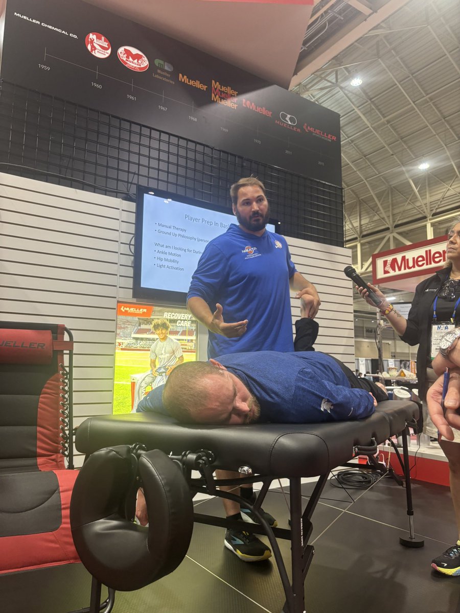 NBATA's tweet photo. Another glimpse into the NBATA at the @nata1950 ! π―
Great presentations and workshops and a chance for some of our athletic trainers to meet our scholarship recipients in person! #nata75
.
.
.
#nata #nba #nbata #athletictrainers #athletictraining #greATness #beyondthekit https://t.co/qbXX8UEZGG