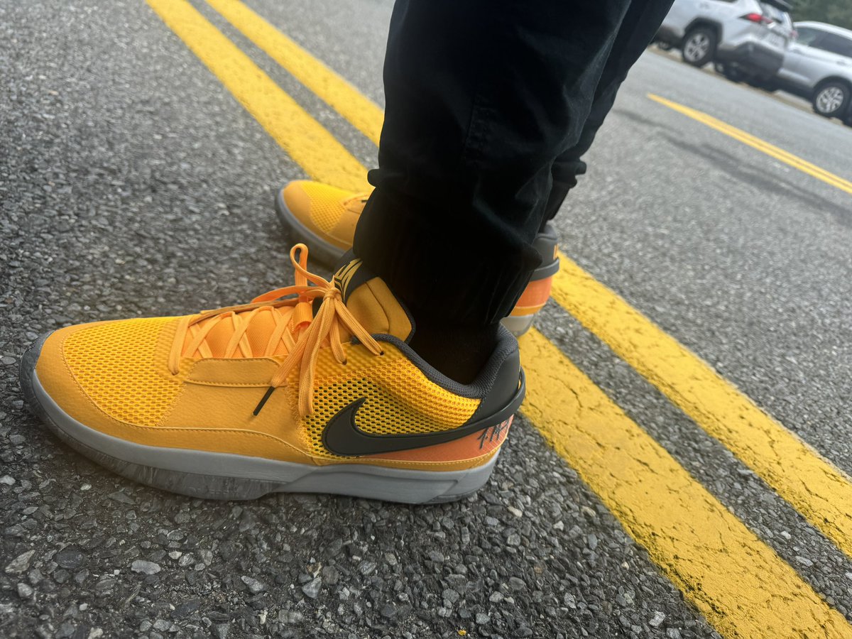 itsNotesworthy's tweet image. Had to bring out the Ja 1’s for work today. 

@nikebasketball @Nike @JaMorant 

#kotd #nike #ja1