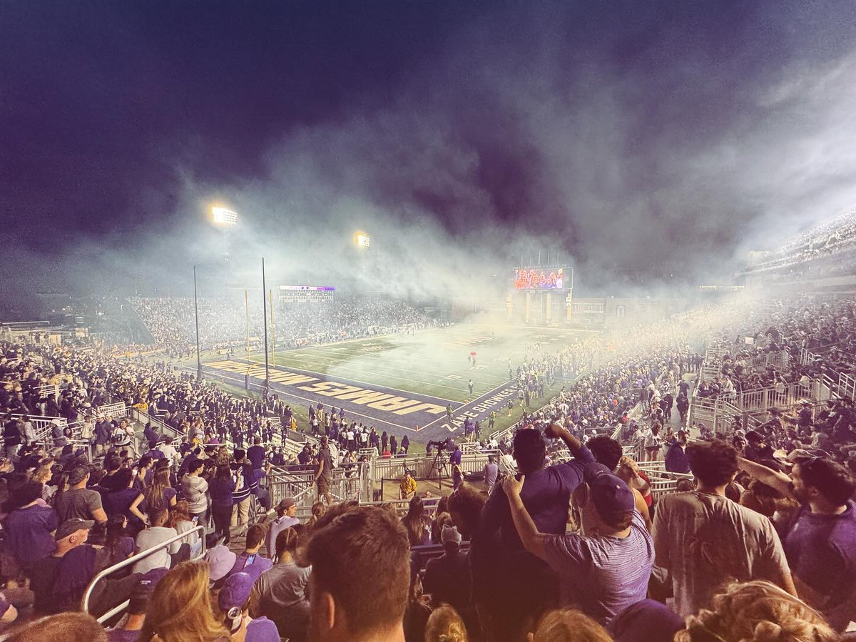 Michael_2Clutch's tweet photo. @CfbSelect @BarstoolBDevils @ClutchSportsND @UTBarstool @BarstoolTexasAM @BarstoolBC @BarstoolDucks @WarDamnStool @BarstoolMSU @StoolSMU @JMUBarstool The vibe is more like...๐๐๐
#GoDukes
#JMUFootball
#EverythingSchool https://t.co/o3h1Nva90P