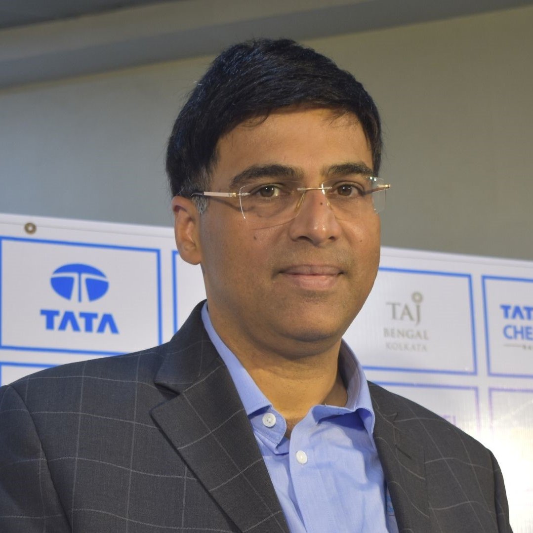 chesscom_in's tweet photo. 👏Great news: 🇮🇳 GM Viswanathan Anand (@vishy64theking) is through to the finals of Leon Masters after defeating Veselin Topalov with a score of 2.5-1.5! #LeonMasters https://t.co/mjZPpH29GZ