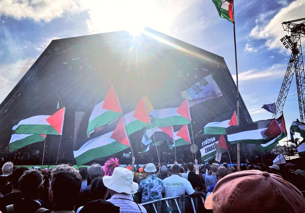 An absolute sea of Palestine flags on opening day of #Glastonbury festival 🇵🇸