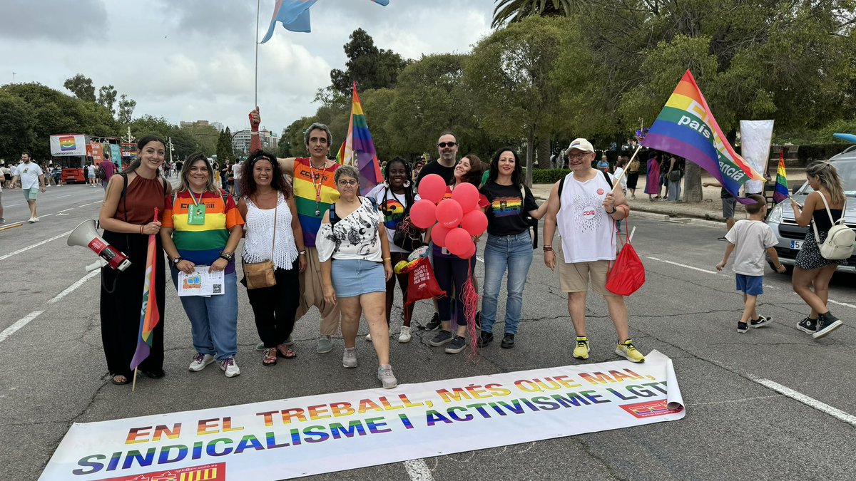 ccoopv's tweet photo. ✊Perquè la lluita pels drets #LGTBI és una lluita material, és fonamental donar la batalla en els centres de treball: ens juguem condicions de vida dignes 

🌈Per una negociació dels convenis col·lectius que permeta una vivència plena en l'àmbit laboral!

#OrganitzaElTeuOrgull https://t.co/Kn4J3GpZa2