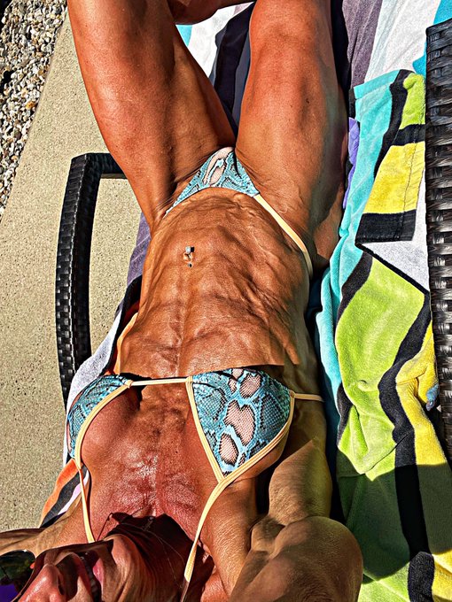 It&rsquo;s flex Friday! https://t.co/KeKYlzoKWe
