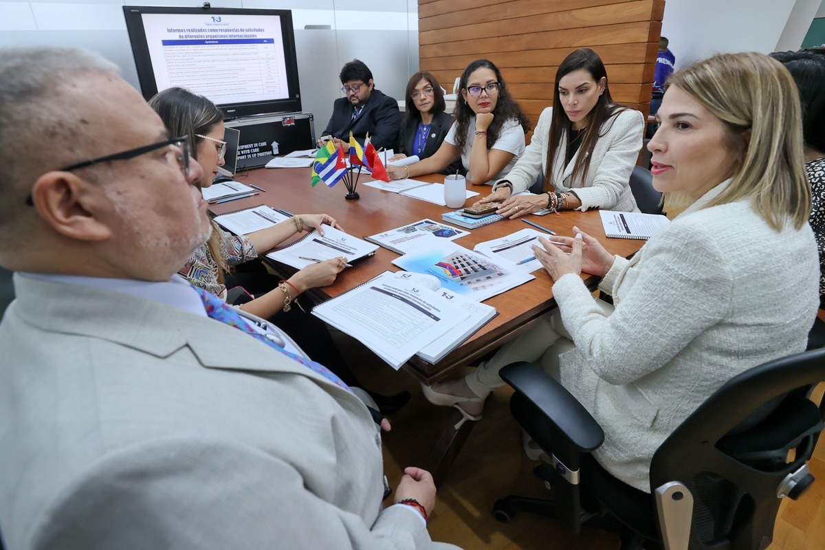 TSJ_Venezuela's tweet photo. Comisión Especial para Asuntos Internacionales del TSJ se reúne para coordinar acciones en materia jurídica
https://t.co/SunH87WfkC https://t.co/bxJUwW9KLR
