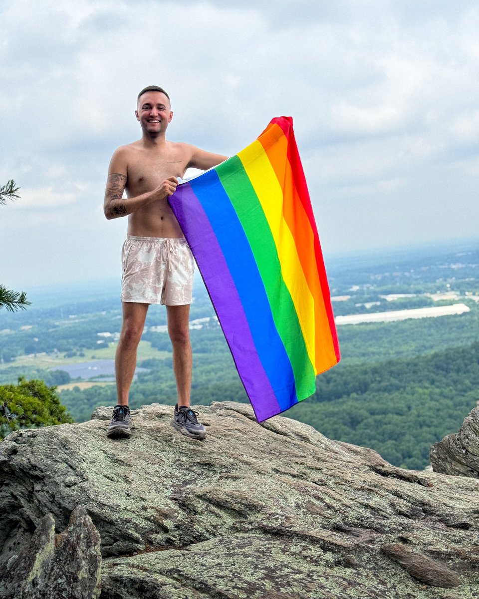 JRHouston20's tweet photo. pride month exists to create a world where everyone feels seen and valued without discrimination and hate

pride month is for spreading LOVE 🏳️‍🌈 https://t.co/CZH6sHG1x6