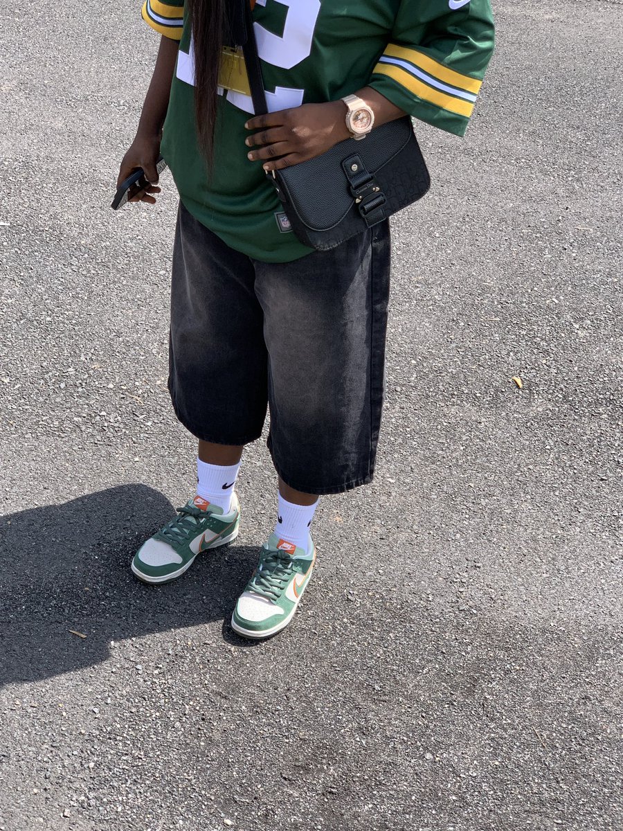 _temi__dayo's tweet photo. It’s JERSEY DAY IN MY SCHOOL https://t.co/eYo8JvRhtm