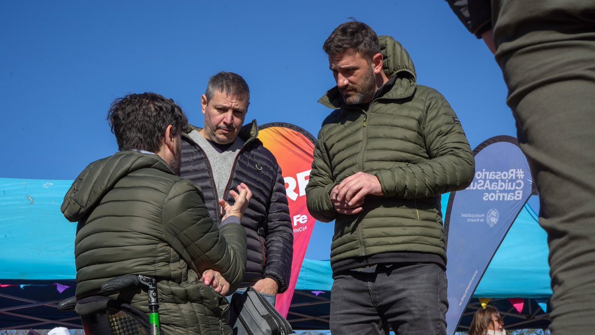 EnriqueeEstevez's tweet photo. En el marco de la Intervención Barrial Focalizada (IBF) se realizaró la 1era jornada de encuentro en los barrios Stella Maris y La Bombacha de Rosario.

👉 Oportunidades de convivencia con los vecinos y vecinas junto a #SantaFeAcá y #PlanAbre.

Acercando + servicios a los barrios https://t.co/5XwsZtxhlg
